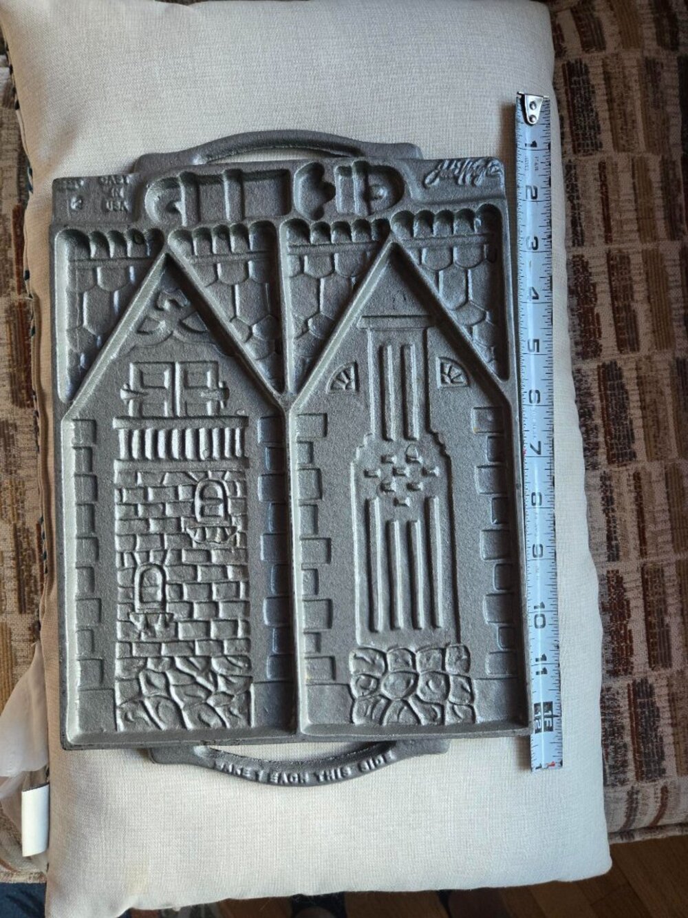 12.75" John Wright 2 Sided Victorian Gingerbread House Cast Iron Mold Pan